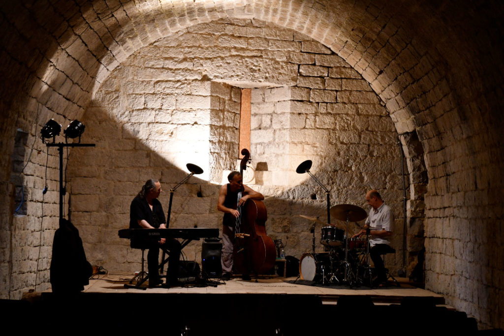 Piero iannetti, concert en église, avec Frédéric Chopin jazz project, commanderie de templiers de Jalès.